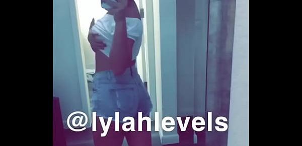  LylahLevels feeling herself while she gets ready for work